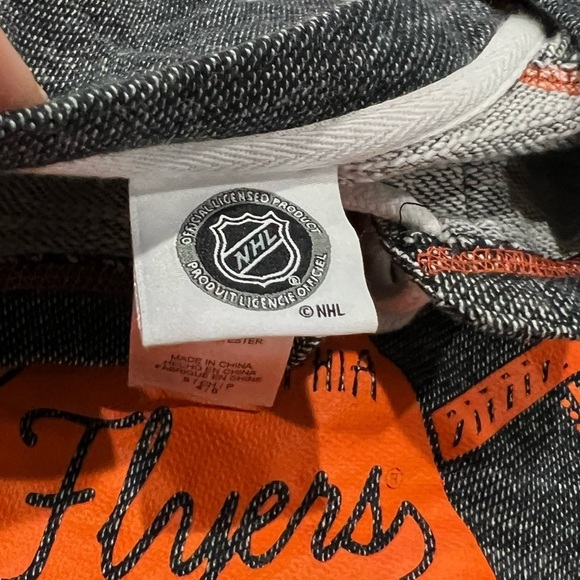 Women's Philadelphia Flyers Gray NHL Hockey Hoodie Shirt - Picture 4 of 5